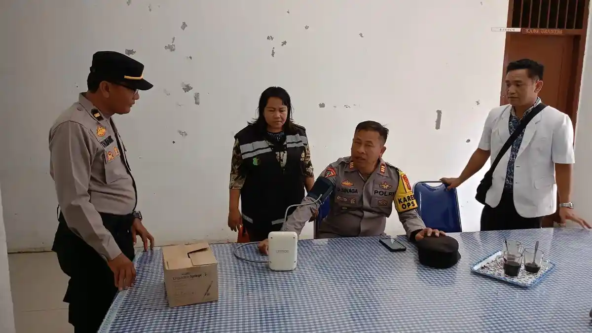 Pascapemungutan Suara, Urkes Polres Toba Turun Langsung Cek Kesehatan Personel yang Bertugas