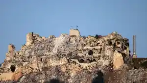 Bendera-Israel-berkibar-di-atas-Kastil-Beaufort-abad-pertengahan.jpg