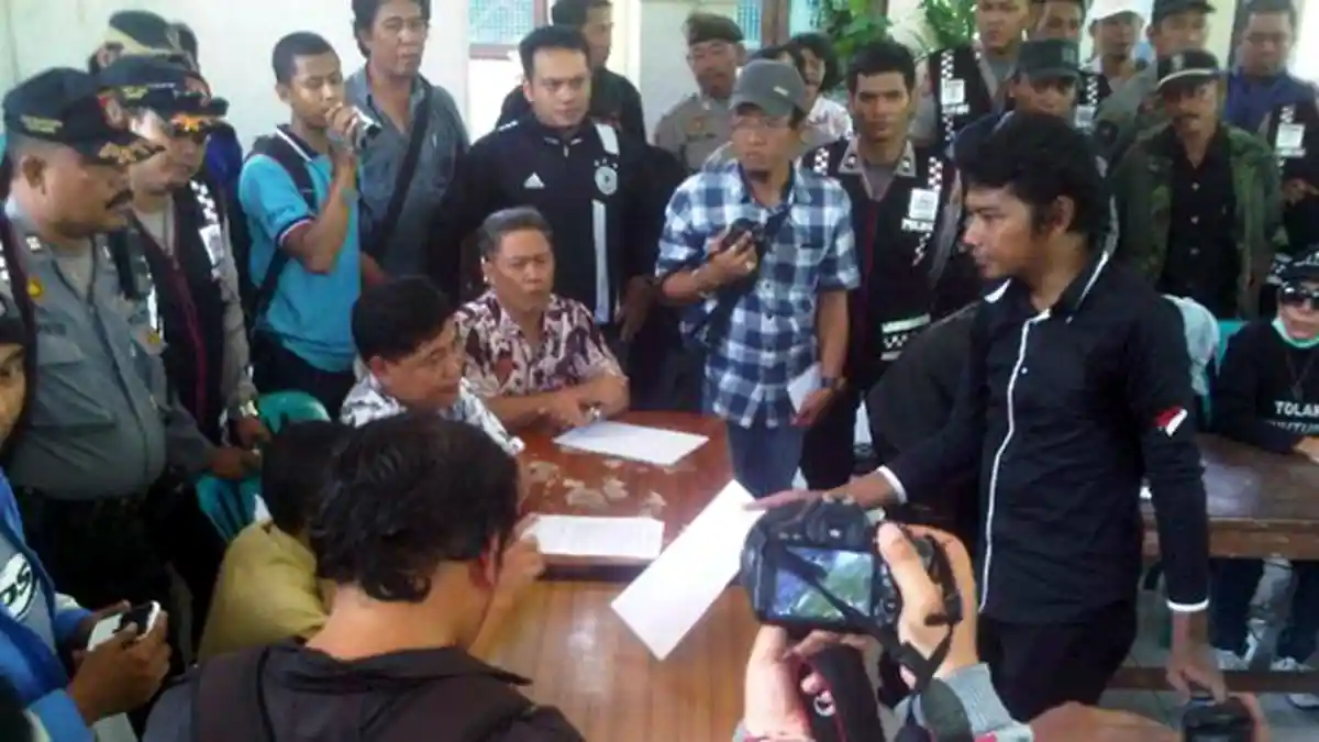 Mensos Siapkan Cek Rp 7,3 Miliar untuk Menutup Dolly