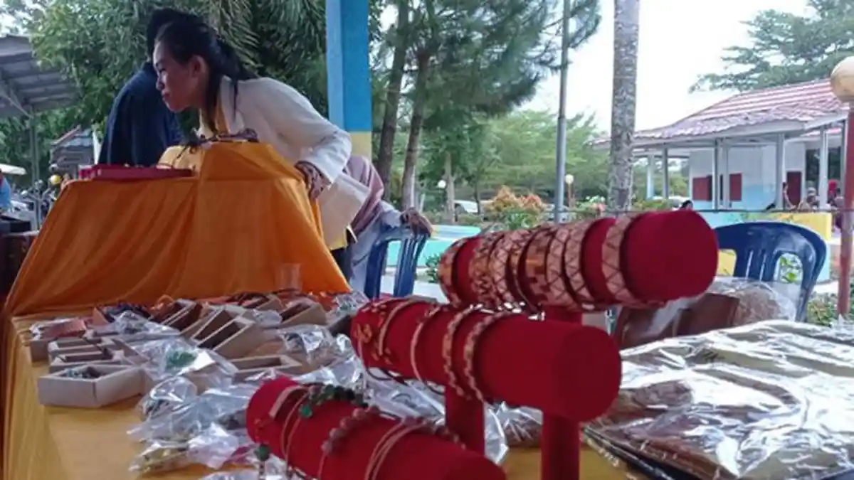 Gelang Tembaga Motif Tapis Buatan Perajin Mesuji Lampung, Paling Dicari