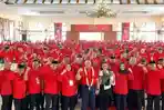 Andika-Perkasa-dan-Hendrar-Prihadi-berfoto-bersama-anggota-PDIP.jpg