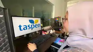 TASPEN-Ilustrasi-seorang-pekerja-membuka-logo-PT-Taspen-di-komputer-Sebagai-informasi.jpg