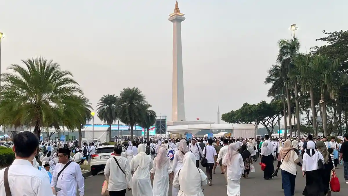 Monas Memutih! Ribuan Jemaah Padati Zikir dan Doa Kebangsaan Jelang HUT ke-81 RI - Tribunjakarta.com