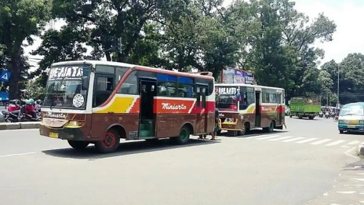 Emak-emak Jatuh dari Bus Miniarta, Sopirnya Kini Harus Menginap di Polres