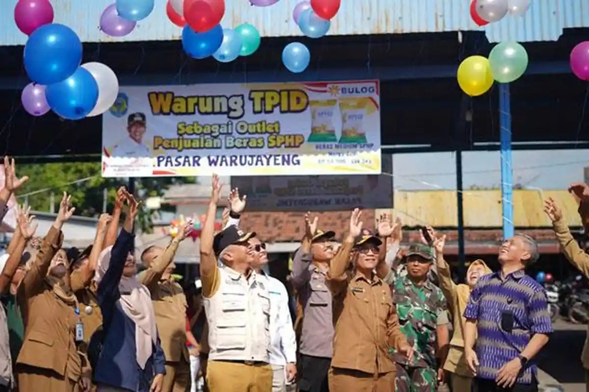 Gerak Cepat Pj Bupati Nganjuk Stabilkan Harga Beras, Gelar Operasi Pasar dan Luncurkan Warung TPID