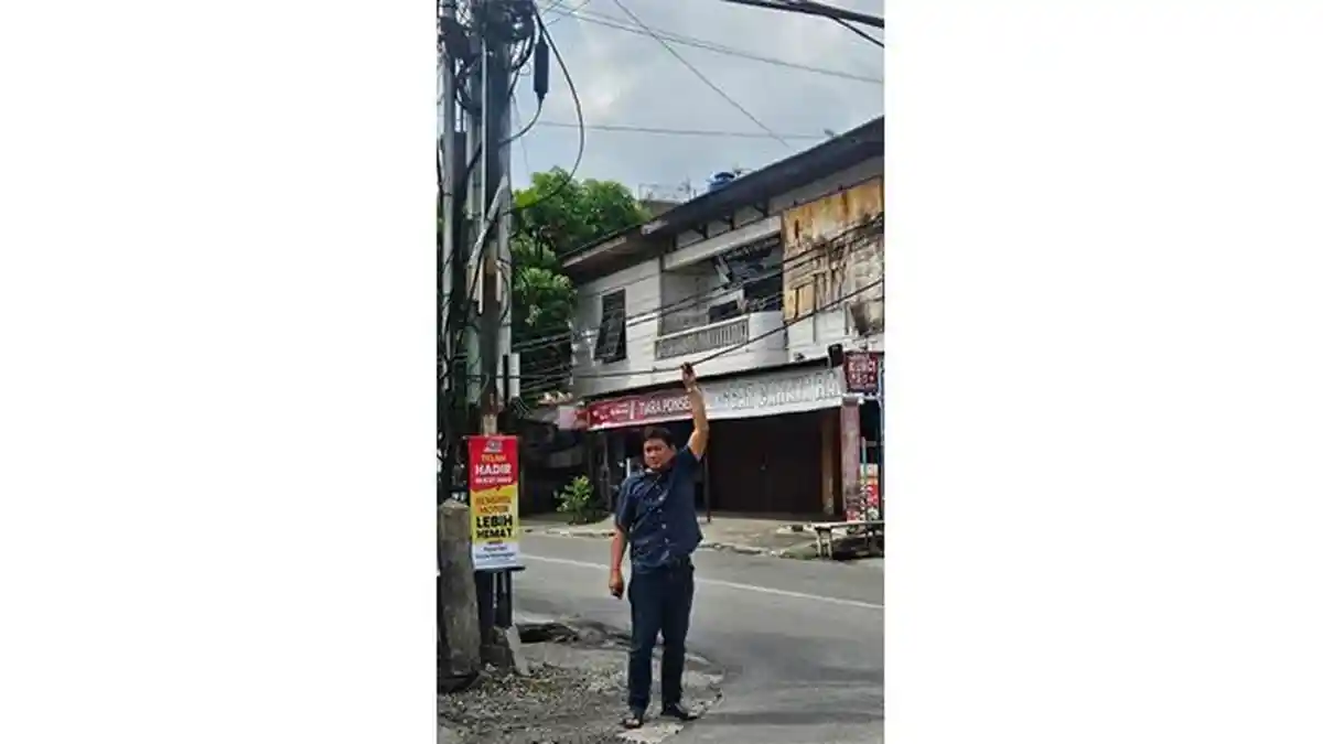 Ketua Fraksi NasDem Naik Pitam, Kabel Internet Berminggu-minggu Dibiarkan Menjuntai di Sukajadi - Tribunpekanbaru.com