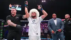 Umar-Nurmagomedov-dari-Rusia-melakukan-selebrasi.jpg