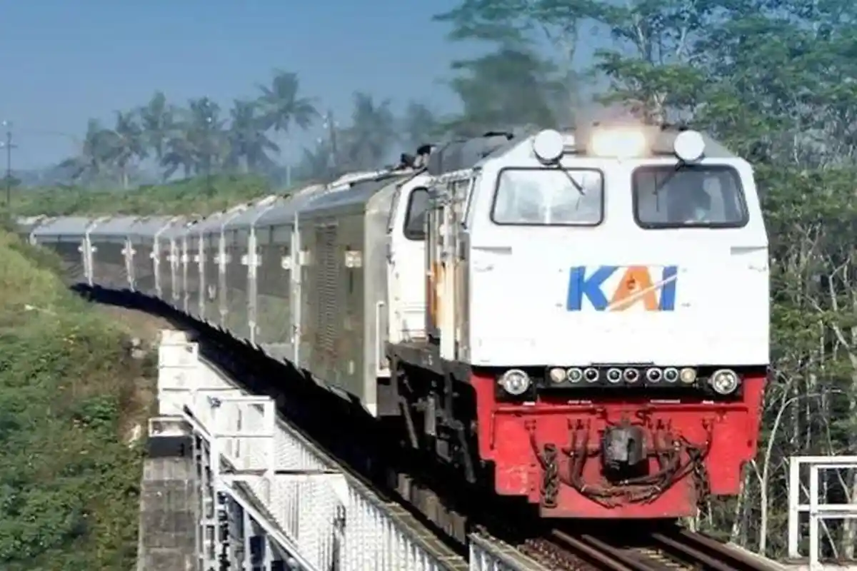 Ada Aksi 212 di Monas Besok, 15 Perjalanan KA di Stasiun Gambir Dialihkan ke Stasiun Jatinegara