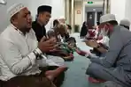 Jemaah-haji-asal-Banyuwangi-menggelar-tahlilan-untuk-mendokan-Ruslan.jpg