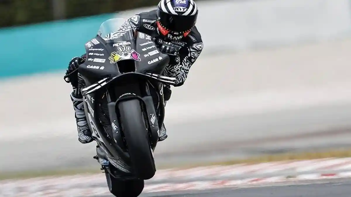 KEJUTAN Aleix Espargaro untuk Penonton MotoGP Mandalika Pamer Helm, Nantangin Netizen Indonesia