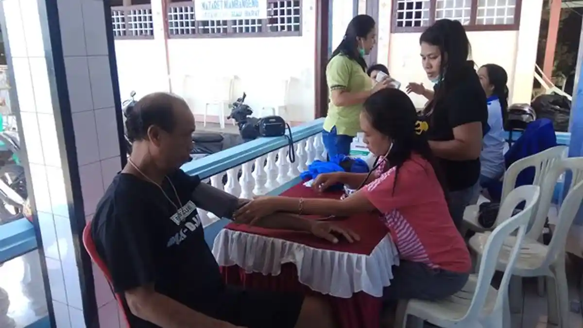 Disdik Sitaro Antar Bantuan Korban Erupsi Gunung Karangetang