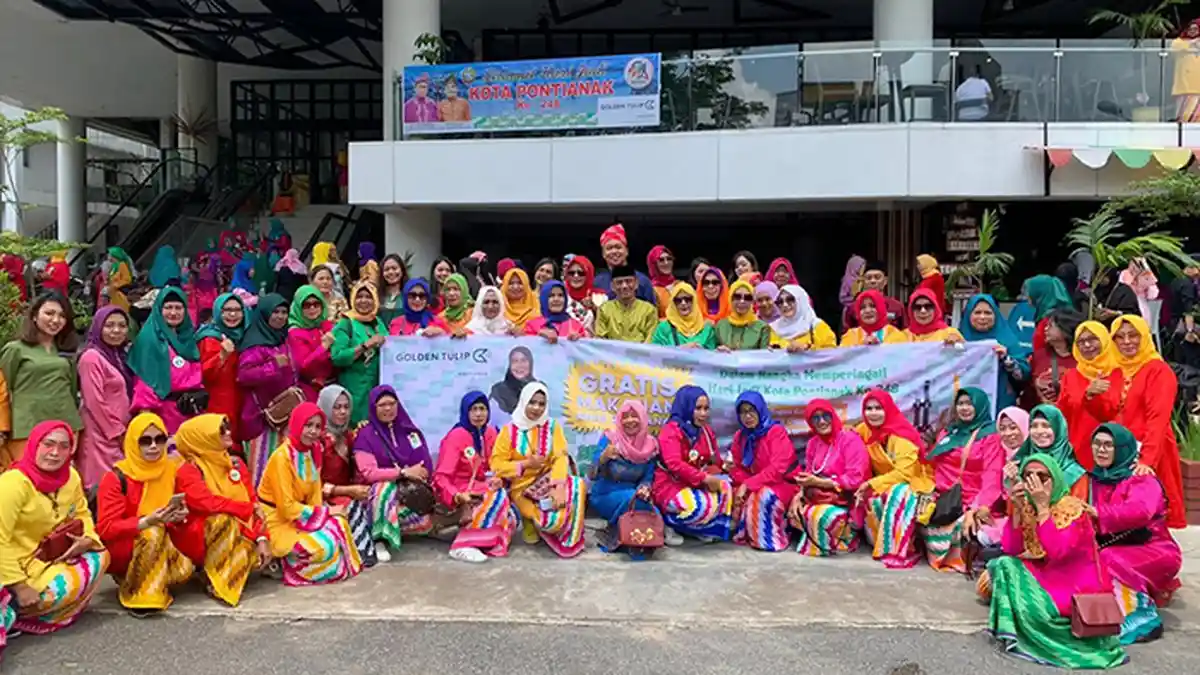 Hotel Golden Tulip Berikan Makanan Gratis Bubur Pedas dan Lapis Legit