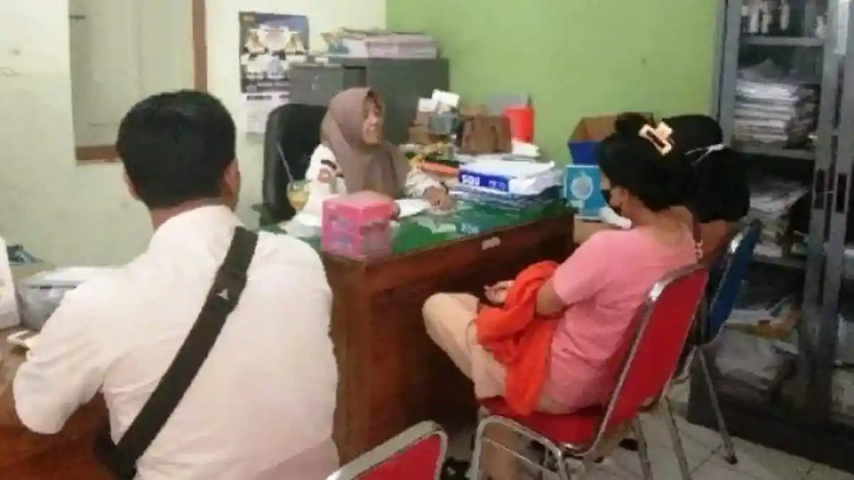 Satpol PP Kudus Amankan 2 Wanita yang Melayani Jasa Pijat Plus-Plus Dalam Salon
