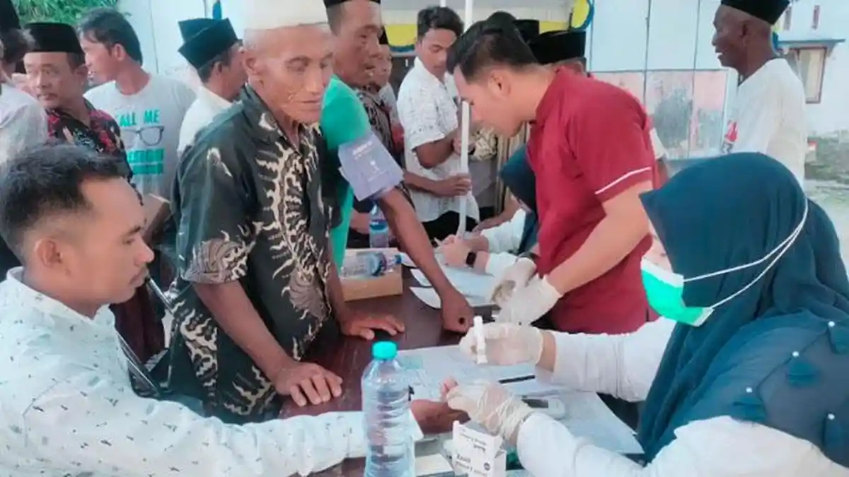 Program Nelayan Tangguh Digelar di Sampang, 100 Nelayan Dapat Layanan Kesehatan