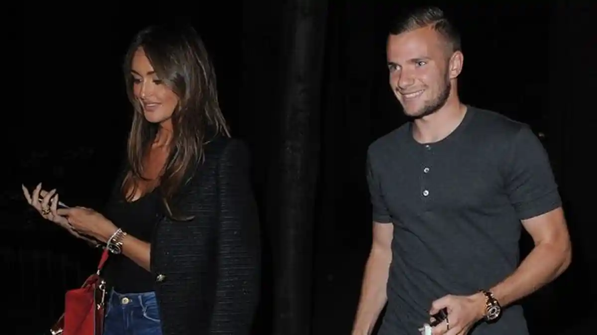 Tom Cleverley dan Keluarga Dirampok dengan Tongkat Bisbol