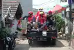 Relawan PMI Lakukan Penyemprotan Disinfektan