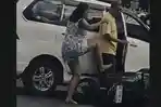 Viral-Seorang-Wanita-Tendang-Motor-Hingga-Pukul-Pengendara-Di-Denpasar-Bali-Polisi-Turun-Tangan.jpg