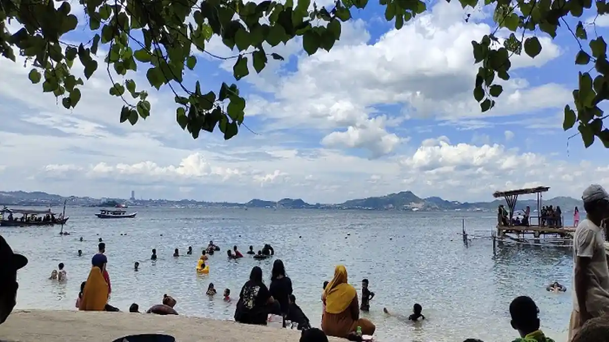 Wisata Pantai Tetap Ramai Walau Kasus Covid-19 di Lampung Melonjak