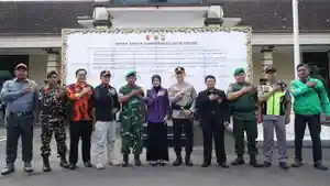Wali-Kota-Kediri-Vinanda-Prameswati-menandatangani-Ikrar-Sabuk-Kamtibmas.jpg