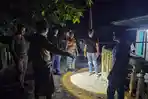 Polisi-melakukan-olah-TKP-duel-maut-di-Desa-Penyandingan.jpg