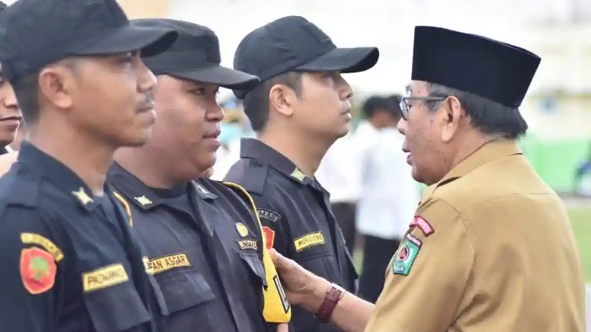 Bupati Lombok Utara Djohan Sjamsu Kukuhkan Satuan Perlindungan Masyarakat Desa