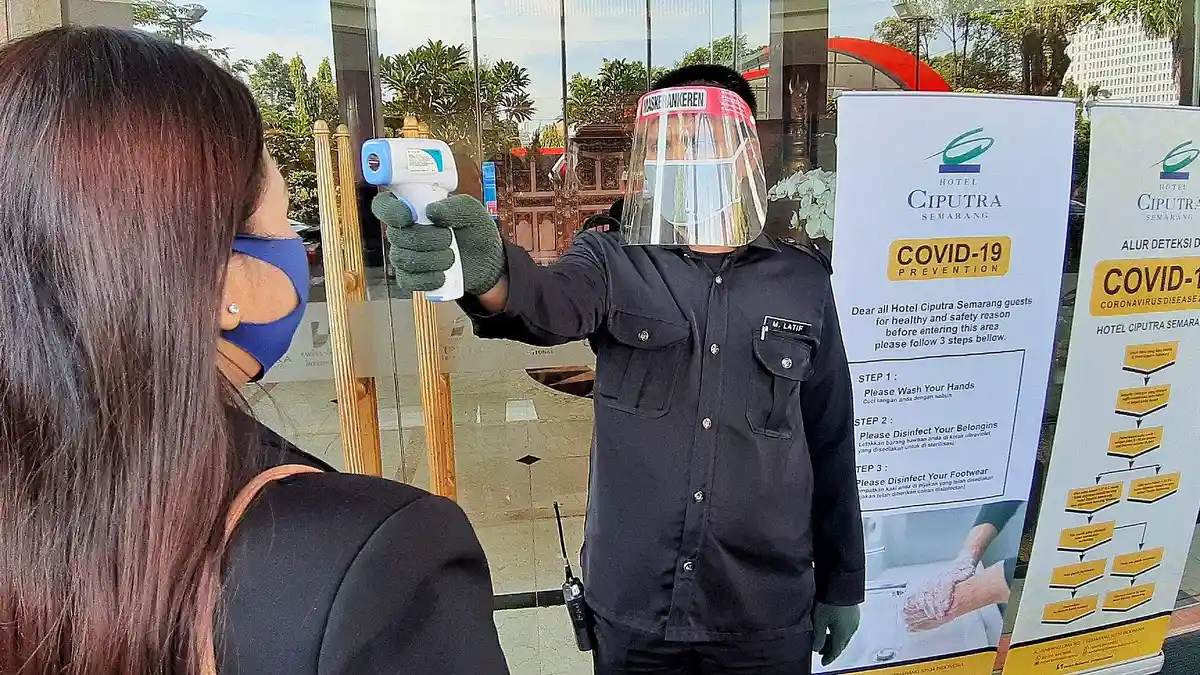 Protokol Kesehatan di Hotel, Kamar Disemprot Disinfektan Sebelum Digunakan 