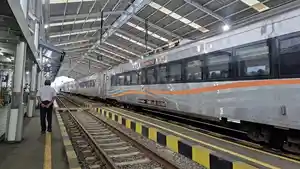 Kereta-Api-Pangandaran-singgah-di-Stasiun-Tasikmalaya.jpg