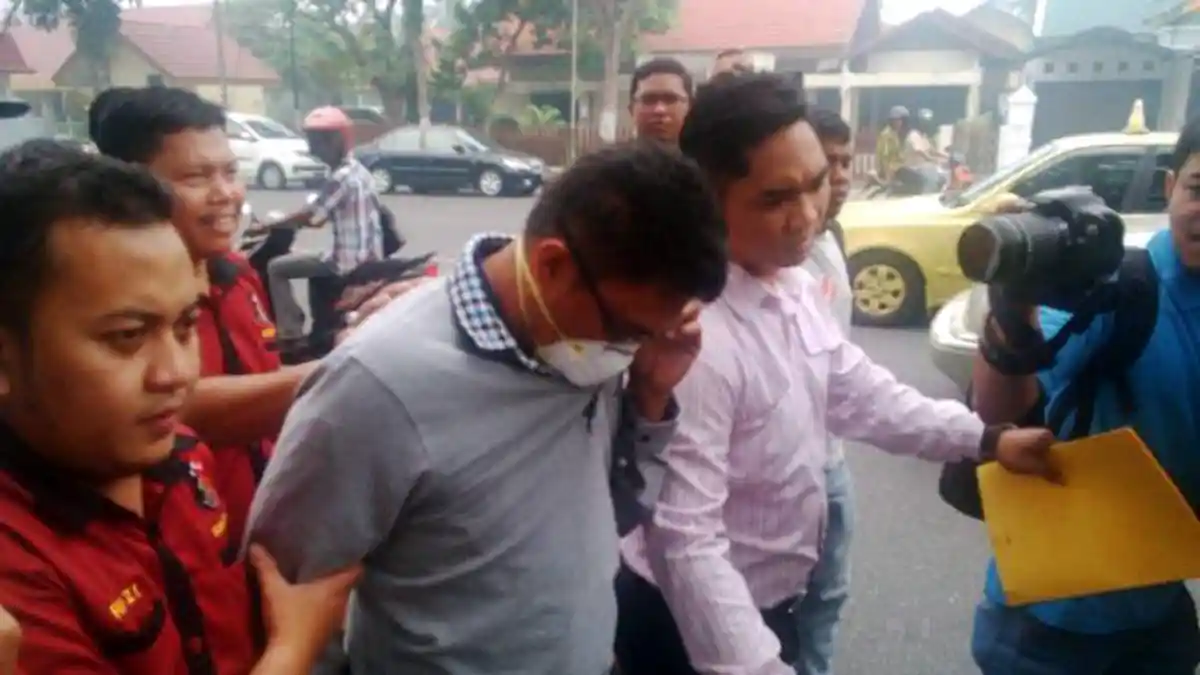 Dirut PT Langgam Inti Hibrido Bungkam saat Digelandang ke Polda Riau
