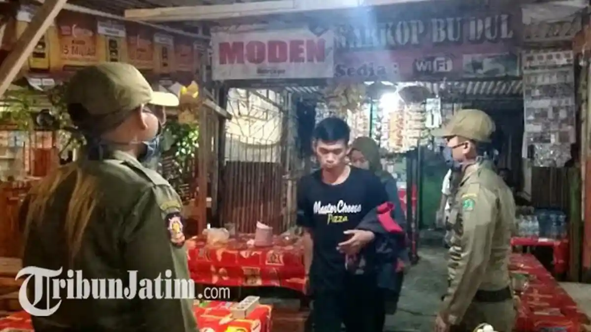 Gandeng Mahasiswa untuk Patroli Keramaian Musim Corona, Satpol PP Jatim Wanti-wanti 'di Rumah Saja'