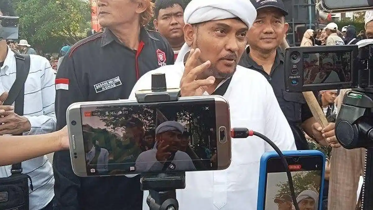 Granati LGBT Ancam Robohkan dan Bakar Panggung Jika Konser Coldplay Tetap Digelar