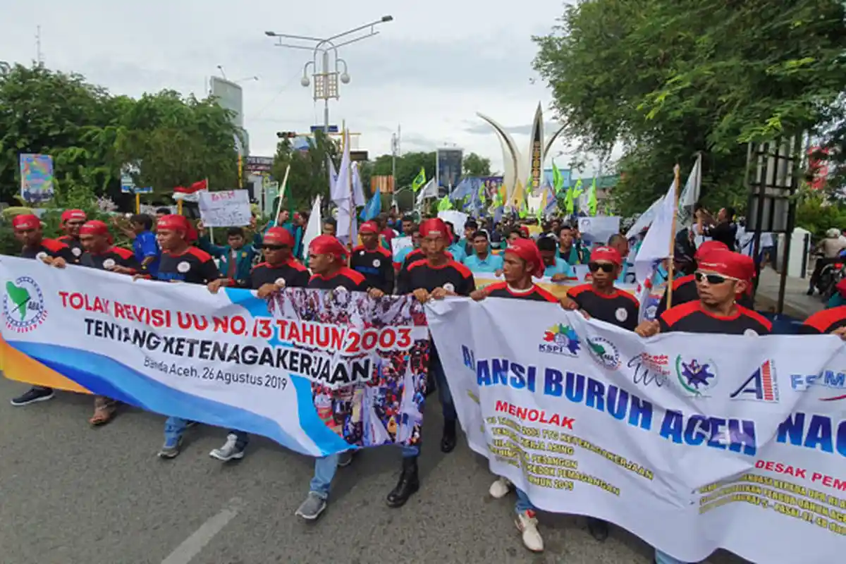 Ratusan Buruh Aceh Lancarkan Aksi, Tolak Revisi Undang-undang Ketenagakerjaan