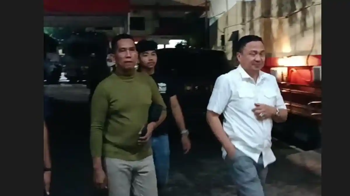 Tersangka Penganiayaan Ken Admiral Datangi Polda Sumut Bersama AKBP Achiruddin Hasibuan Ayahnya