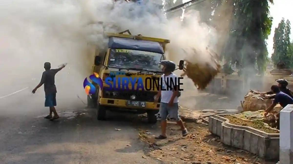 Dua Botol Seperti Molotov Ditemukan di Bawah Truk yang Terbakar di Sidoarjo