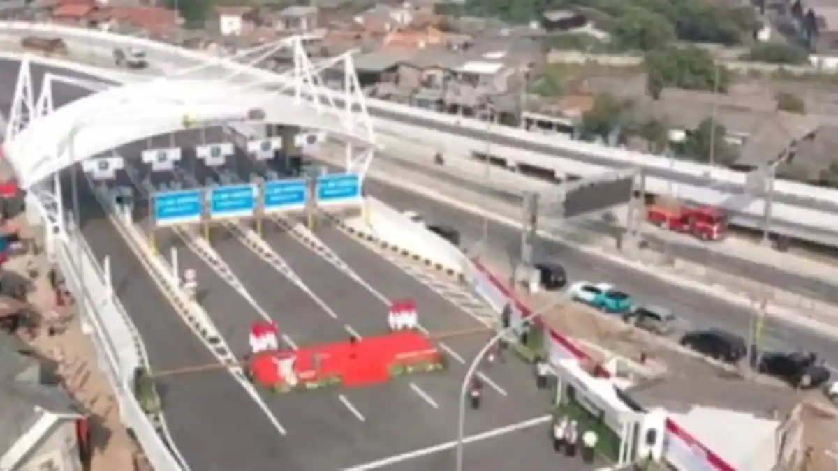 VIRAL, Rombongan Pengendara Supermoto Terobos Jalan Tol Pulogebang-Kelapa Gading