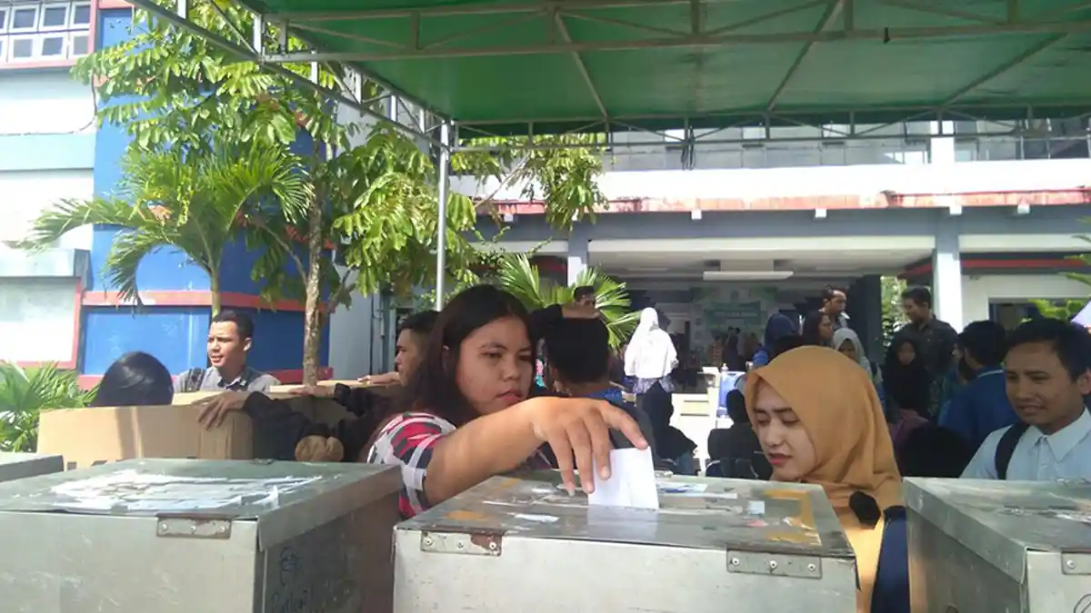 Zulfikri dan Steper Vijaye Jabat Presma dan Wapresma IKIP PGRI Pontianak