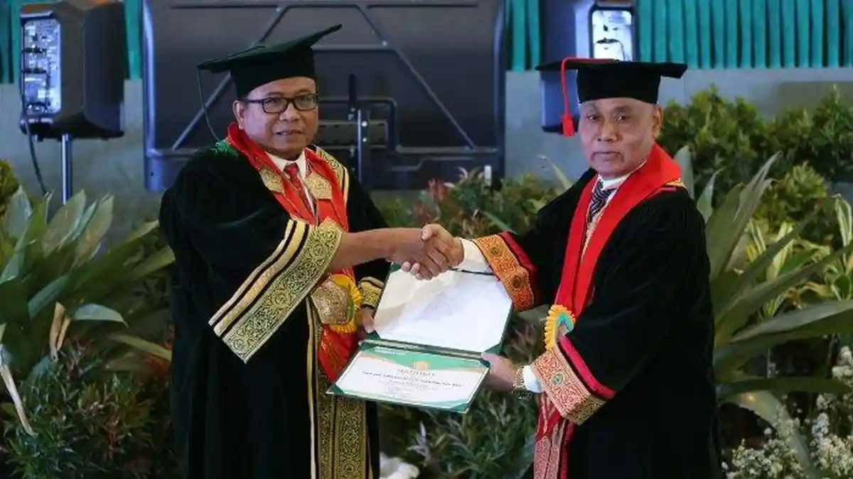 Dr Subyakto, Komisaris Utama BPR Arto Moro Raih Gelar Profesor dari Unissula