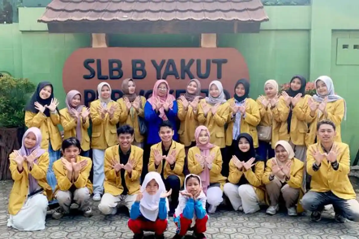 Himabisi KIP-K UNSOED Mengajar Di SLB B YAKUT Purwokerto