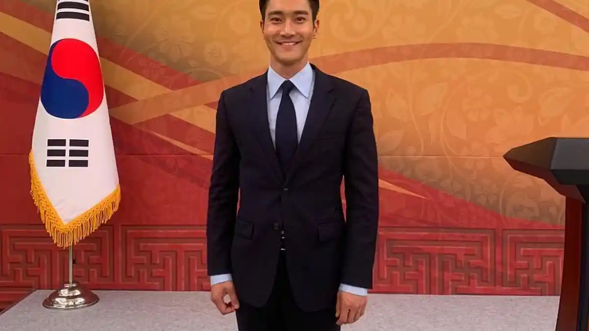 TRIBUNWIKI: Main di Drama My Fellow Citizens, Ini Profil Siwon Super Junior