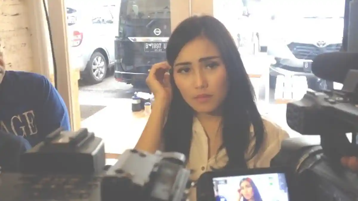 Ayu Ting Ting Kosongkan Jadwal Seharian Khusus Buat Julia Perez