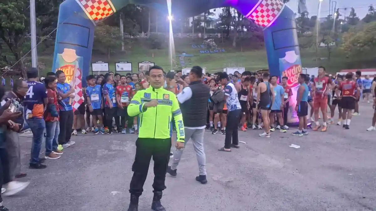 Polres Simalungun Kawal Run Fun Parapat 2026, Ratusan Pelari Ramaikan Kawasan Wisata Danau Toba - Tribun-medan.com