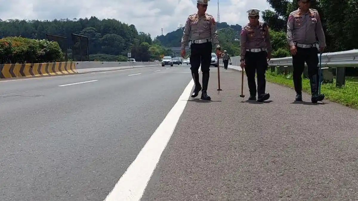AWAS, Paku dan Potongan Pisau Cutter Bertebaran di Tol Purbaleunyi ...