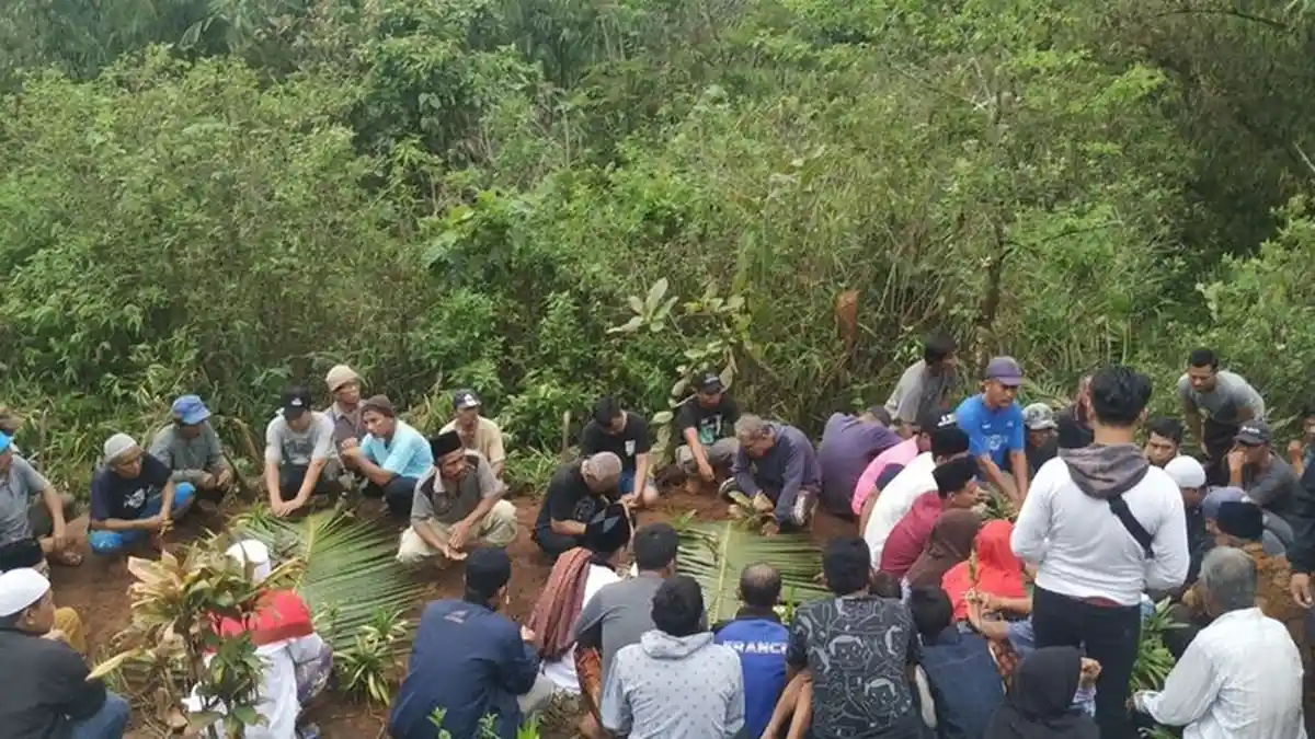Korban Jatuh di Sumur yang Diduga Beracun Dimakamkan Hari Ini