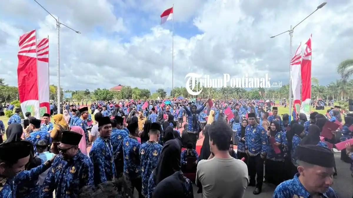 Ribuan Tenaga Honorer di Sambas Terima SK PPPK Paruh Waktu
