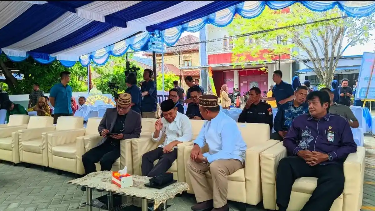 Pakai Karawo Putih dan Peci Hitam, Pj Gubernur Ismail Pakaya Hadir di HUT ke-2 Tribun Gorontalo