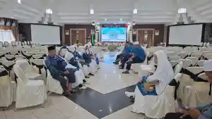 Calon-Jemaah-Haji-Kloter-18-asal-Kabupaten-HSS-usai-mengikuti-seremonial-pelepasan.jpg