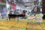 banjarmasin/Penjualan-toko-emas-di-Hidayat-I-Pasar-Sentra-Antasari-Banjarmasin1.jpg