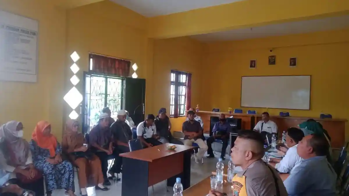 Bhabinkamtibmas Polsek Padang Hilir Monitoring Pemilihan Kepling