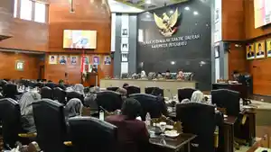 Suasana-rapat-paripurna-di-DPRD-Kabupaten-IndramayuFQ.jpg