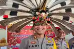 kapolres-kubu-raya-akbp-yani-permana-saat-menghadiri-festival-tatung.jpg
