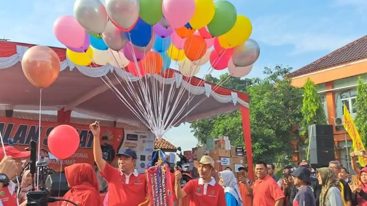 Jalan Sehat Memperingati Hari Pendidikan Nasional di Dindik Banyumas Diikuti 10.000 Orang